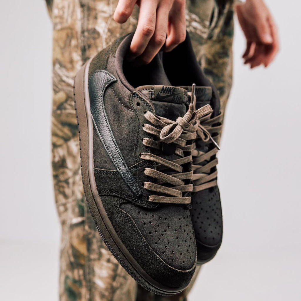 Jordan 1 Retro Low OG SP
Travis Scott Velvet Brown