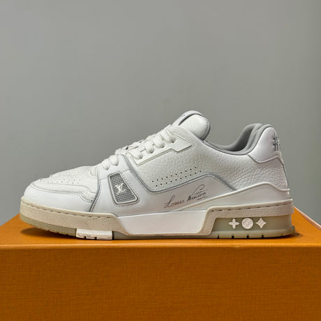 Louis Vuitton Trainer White Grey Signature (42.5) - Usado