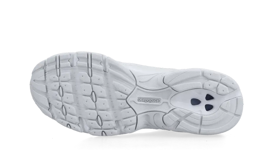 New Balance 530 Triple White sole