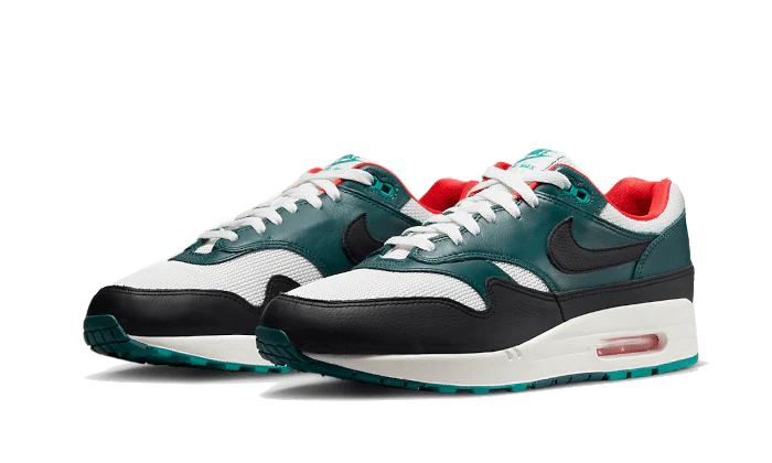 Nike Air Max 1 LeBron James Liverpool F.C. frontal