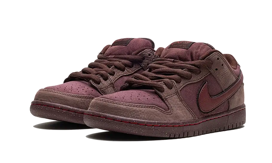 Nike SB Dunk Low City Of Love Burgundy Crush frontal