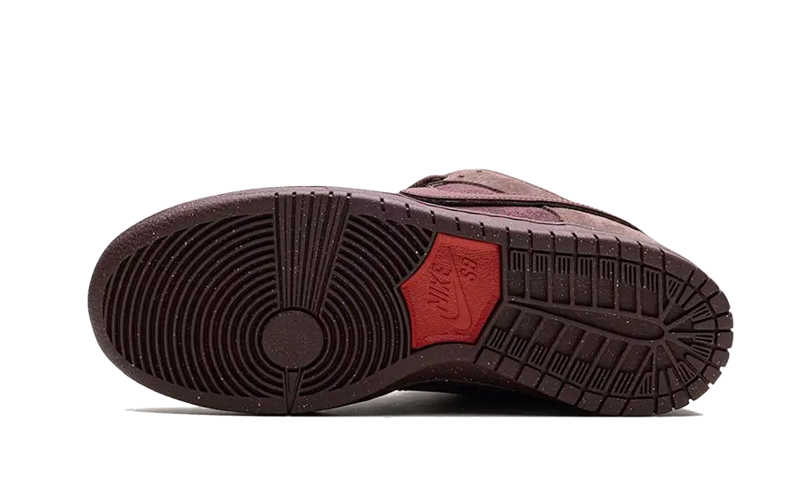 Nike SB Dunk Low City Of Love Burgundy Crush sole