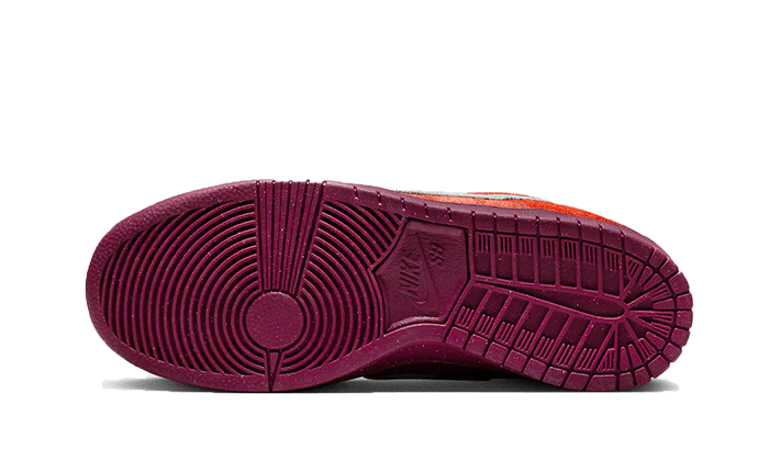 Nike SB Dunk Low Mystic Red Rosewood sole