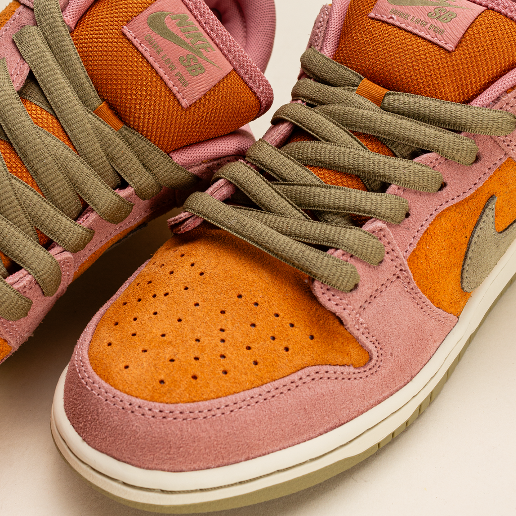 Nike SB Dunk Low Red Stardust