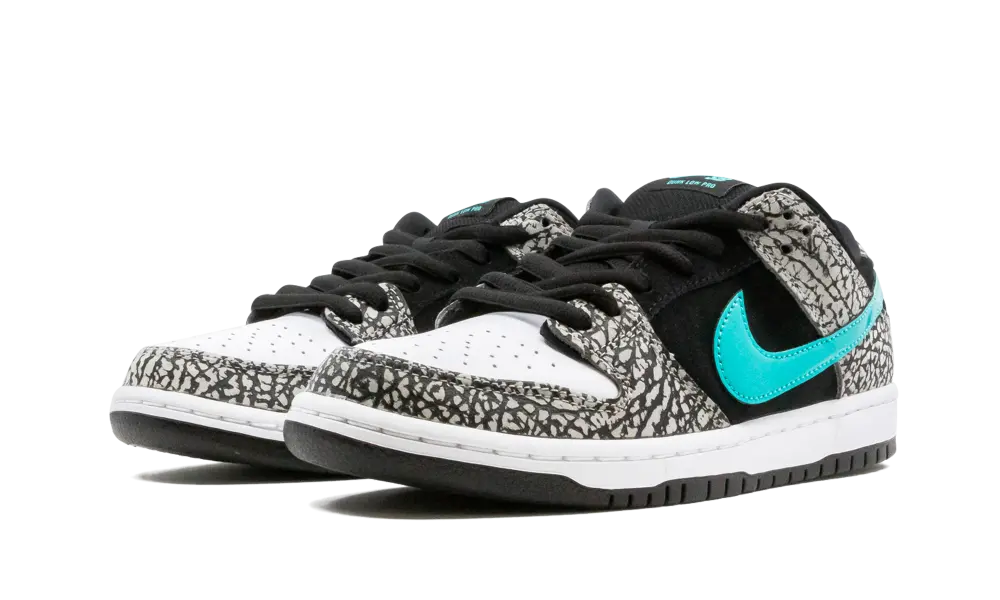 Nike SB Dunk Low atmos Elephant frontal