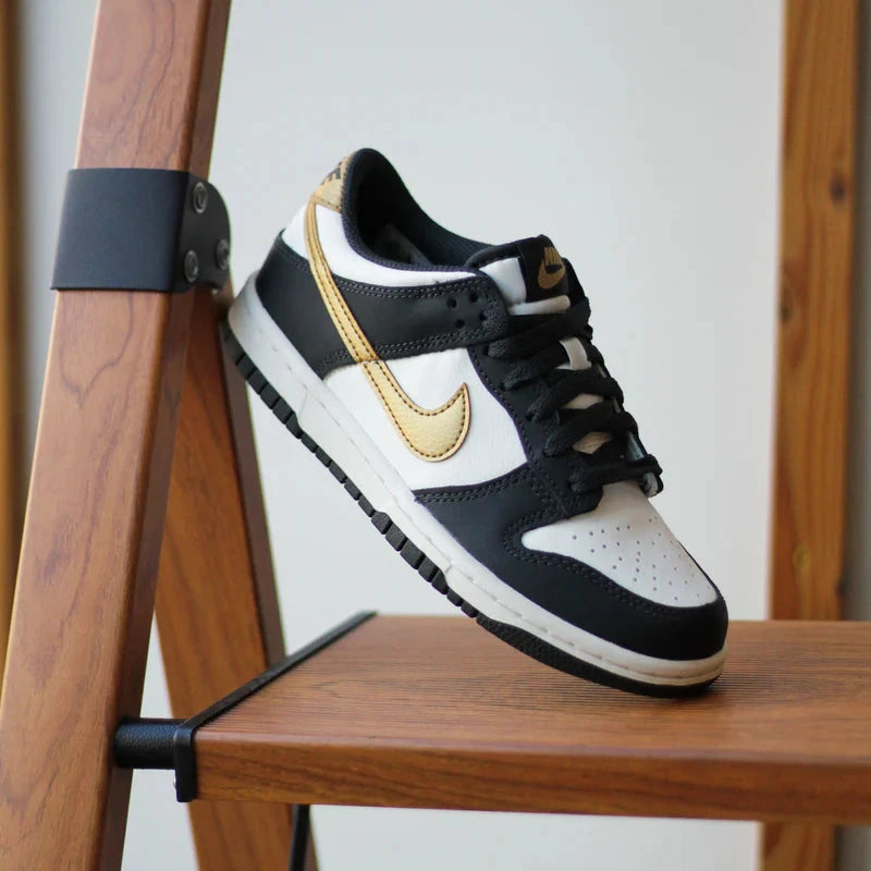 Nike Dunk Low
Summit White Metallic Gold