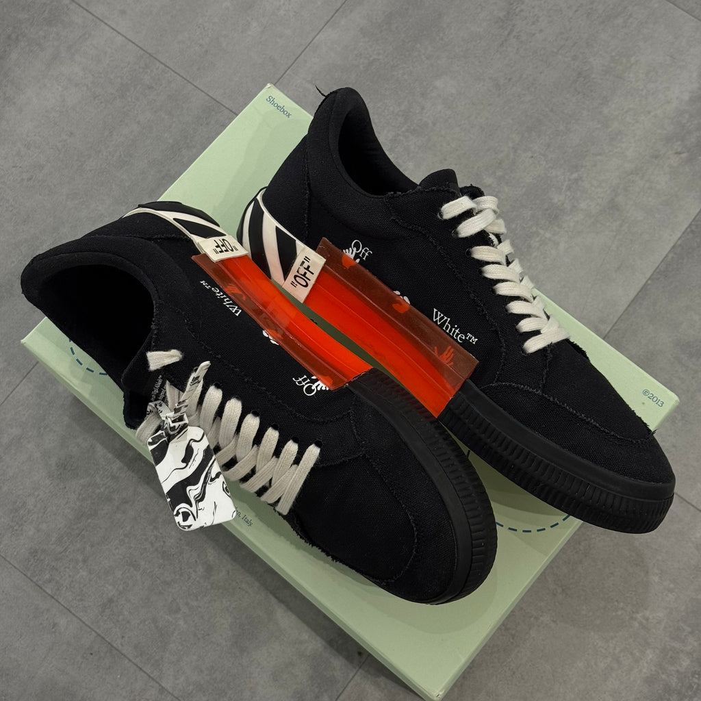 OFF-WHITE Vulc Low Black White Arrow (43) - Usado