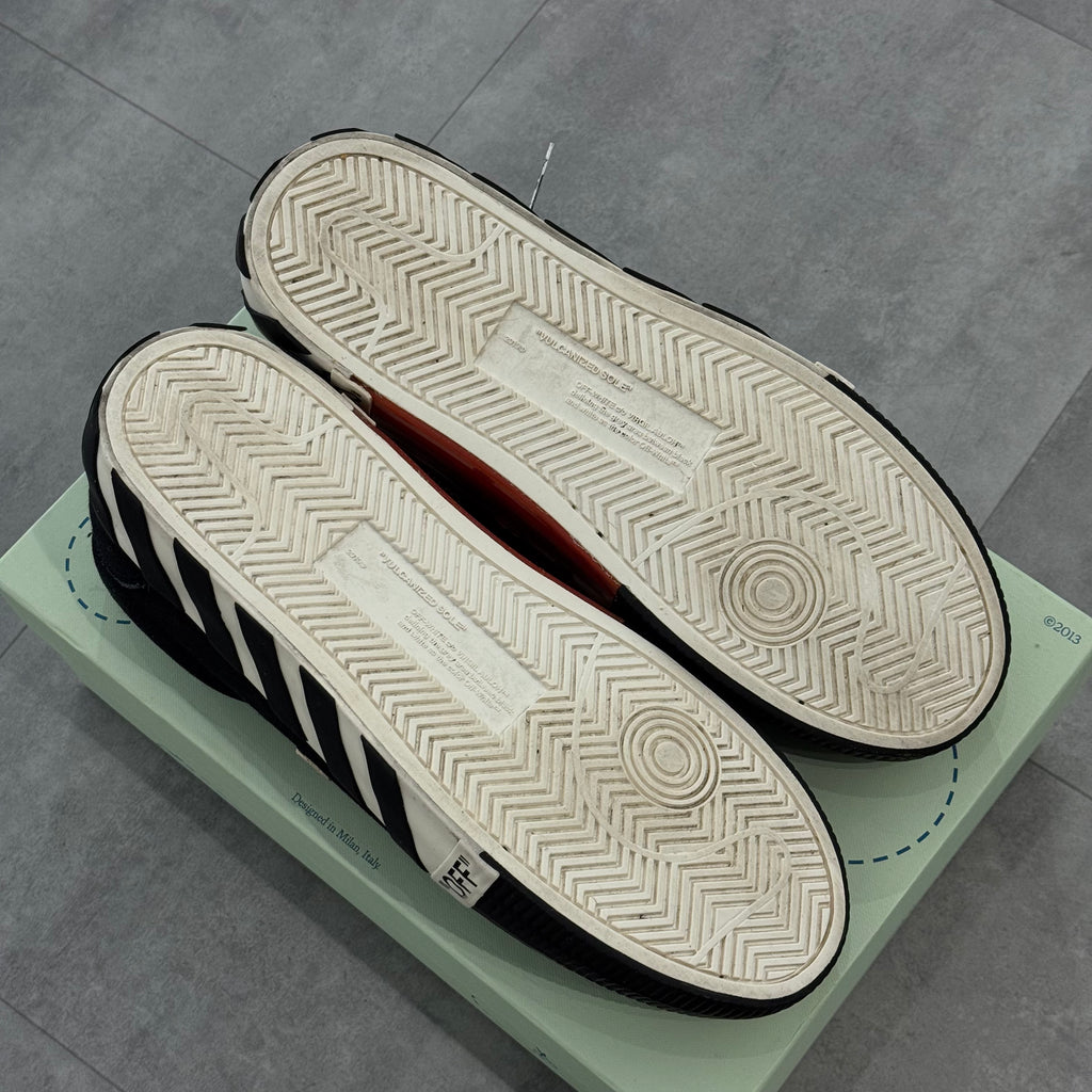 OFF-WHITE Vulc Low Black White Arrow (43) - Usado