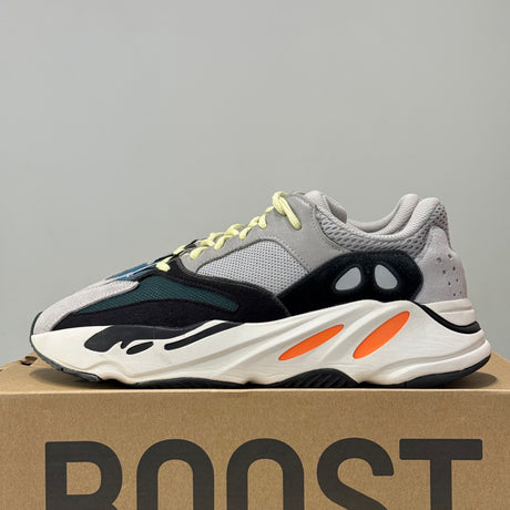 Yeezy Boost 700 V1 Wave Runner (43) - Usado B75571 – sneaker autêntico da CollectKicks
