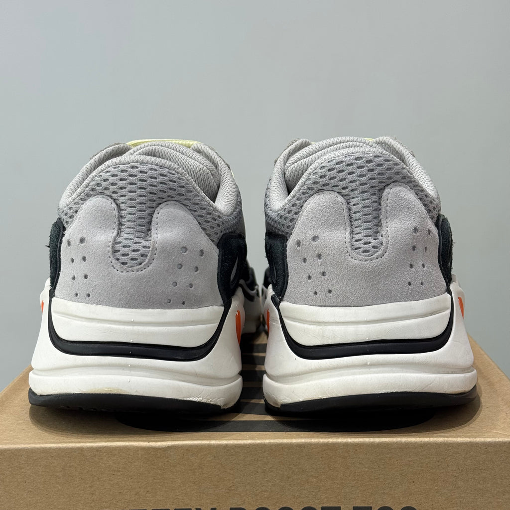 Yeezy Boost 700 V1 Wave Runner (43.5) - Usado