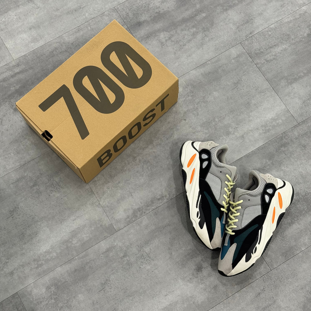 Yeezy Boost 700 V1 Wave Runner (44.5) - Usado