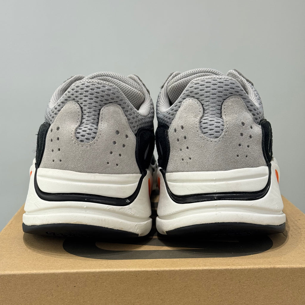 Yeezy Boost 700 V1 Wave Runner (44.5) - Usado