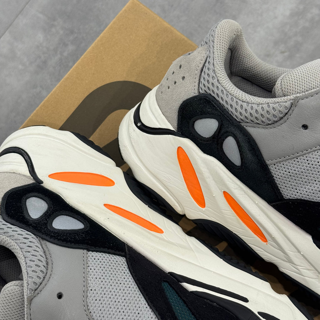 Yeezy Boost 700 V1 Wave Runner (44.5) - Usado