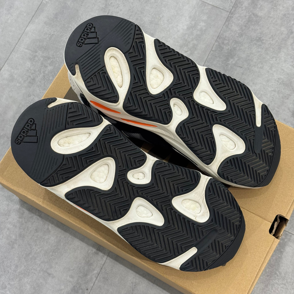 Yeezy Boost 700 V1 Wave Runner (44.5) - Usado
