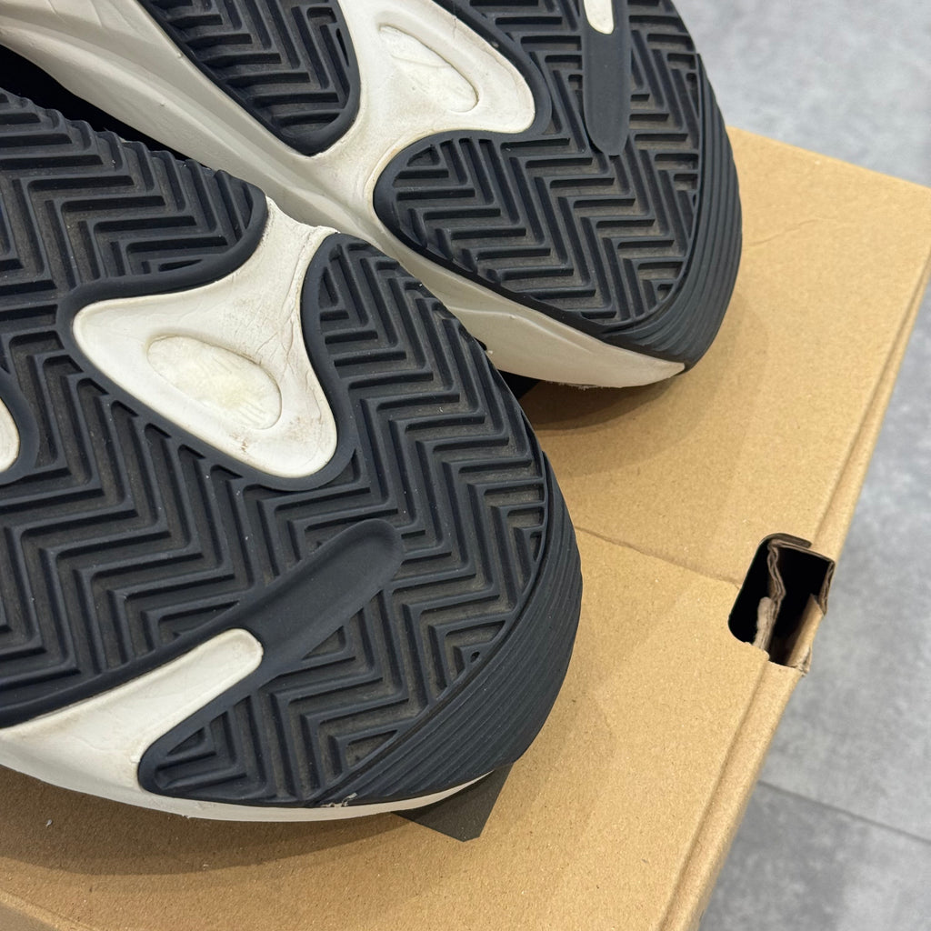 Yeezy Boost 700 V1 Wave Runner (44.5) - Usado