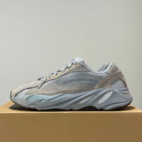 Yeezy Boost 700 V2 Hospital Blue - sneakers Usado CollectKicks