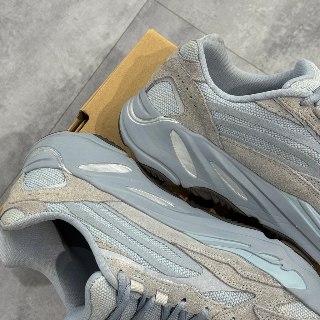 Yeezy Boost 700 V2 Hospital Blue - sneakers Usado CollectKicks