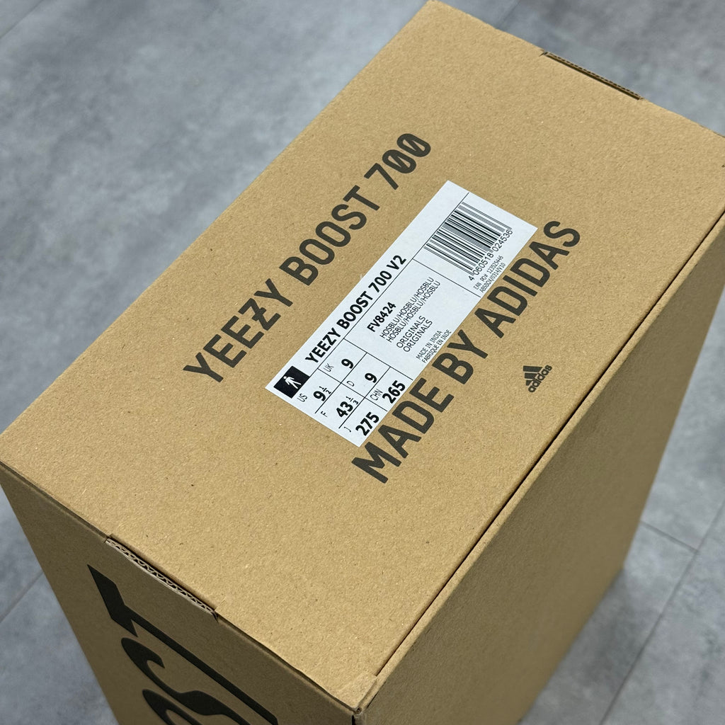 Yeezy Boost 700 V2 Hospital Blue - sneakers Usado CollectKicks