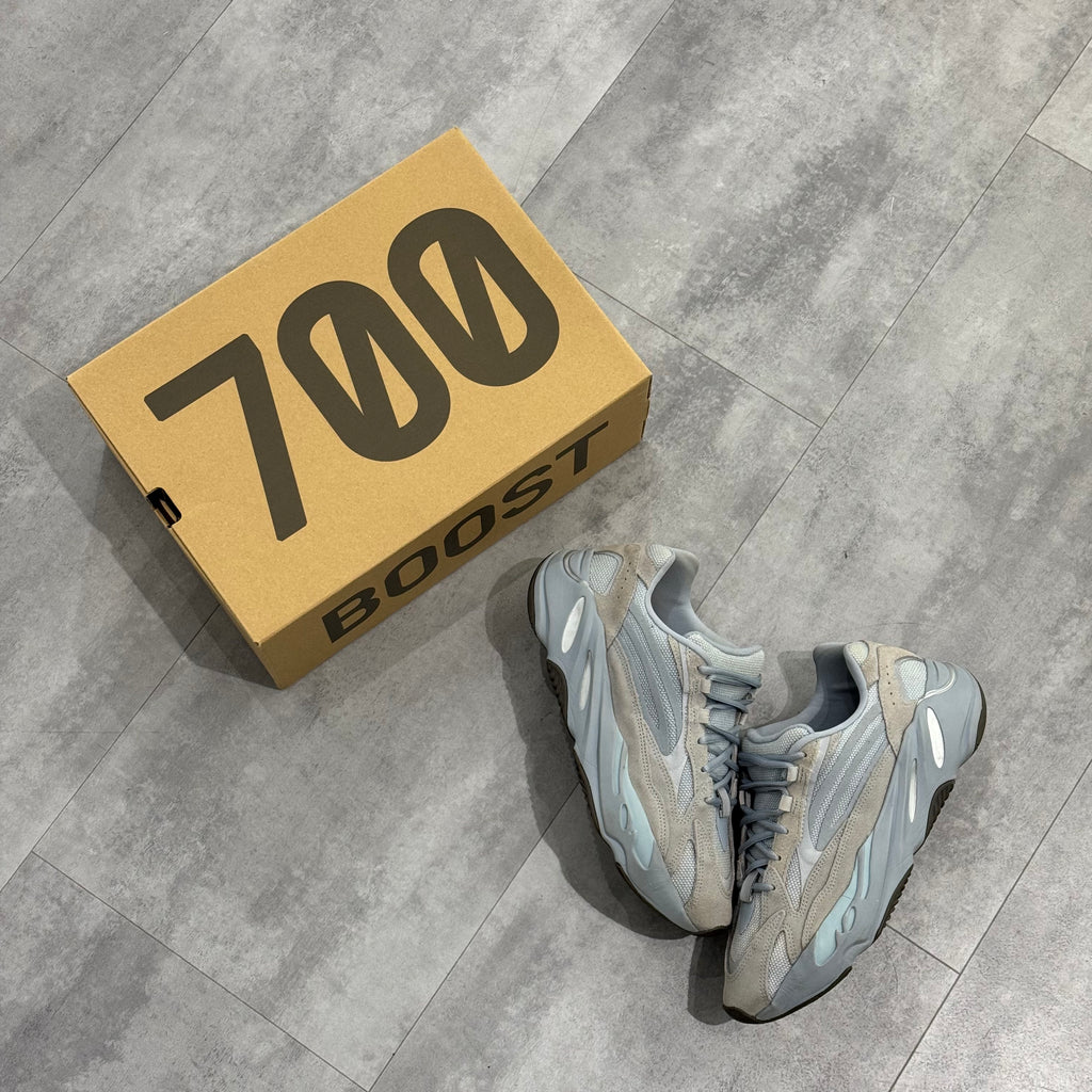 Yeezy Boost 700 V2 Hospital Blue - sneakers Usado CollectKicks