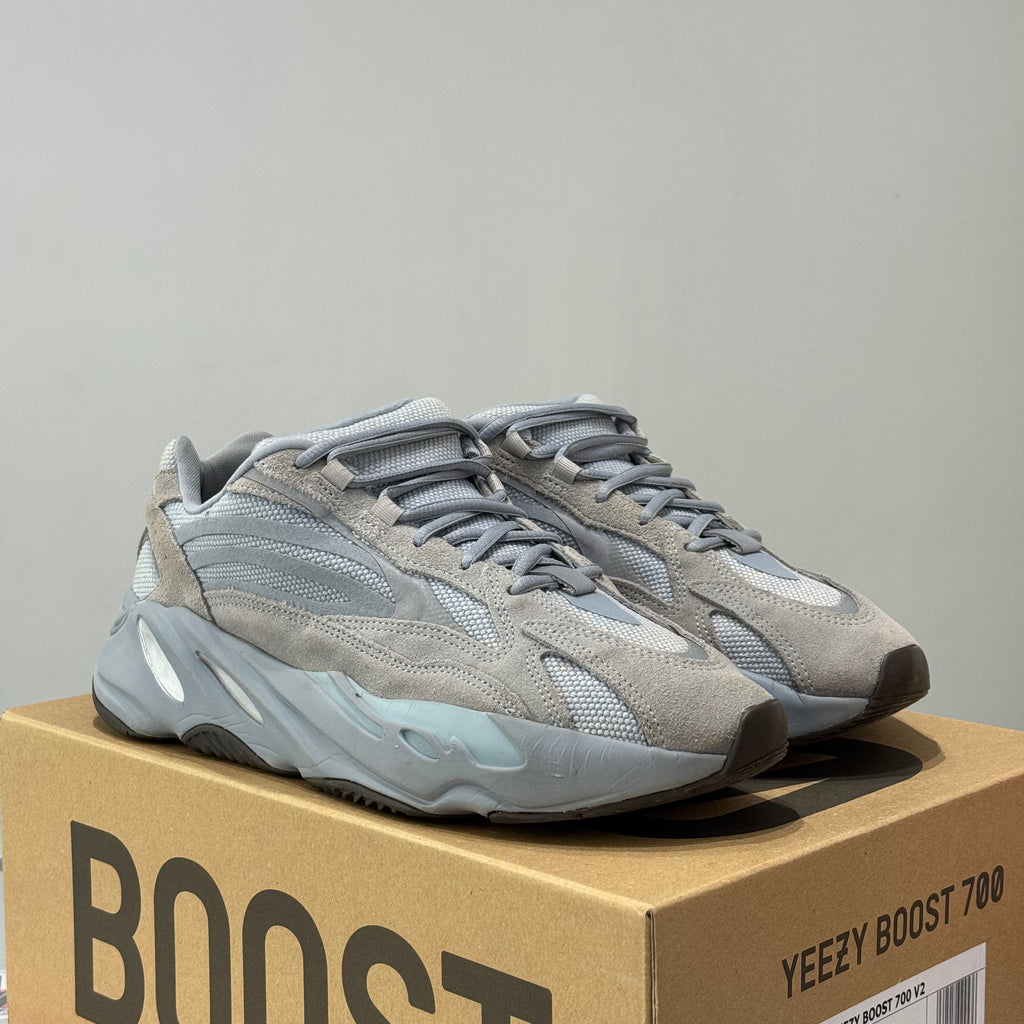 Yeezy Boost 700 V2 Hospital Blue - sneakers Usado CollectKicks