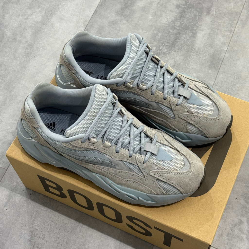 Yeezy Boost 700 V2 Hospital Blue - sneakers Usado CollectKicks