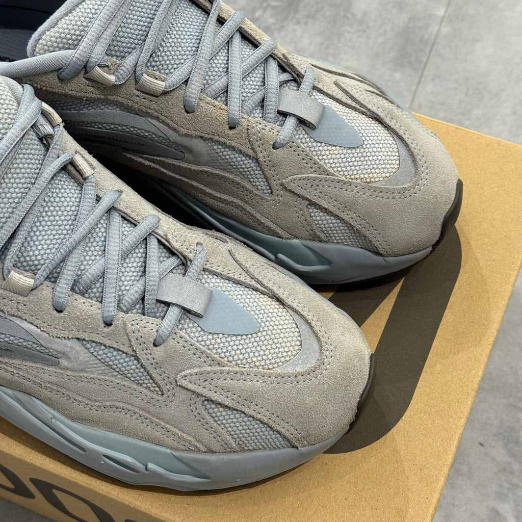 Yeezy Boost 700 V2 Hospital Blue - sneakers Usado CollectKicks