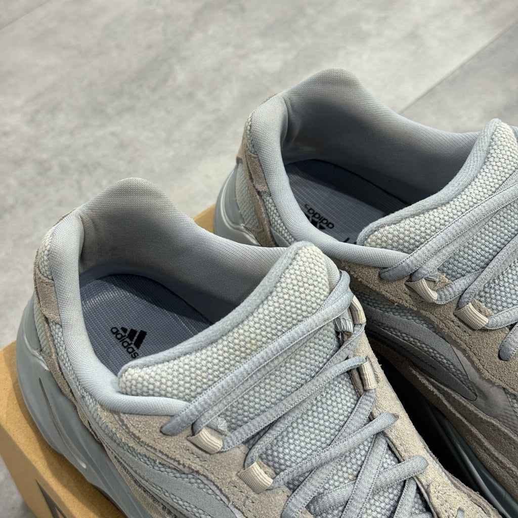 Yeezy Boost 700 V2 Hospital Blue - sneakers Usado CollectKicks