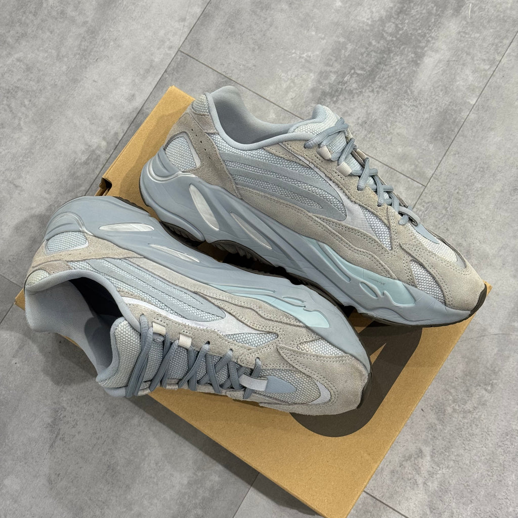 Yeezy Boost 700 V2 Hospital Blue - sneakers Usado CollectKicks