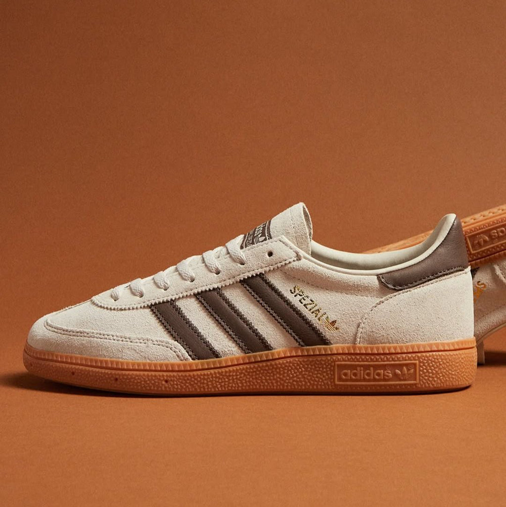 Adidas Handball Spezial Off - White Earth Strata Gum  – sneaker autêntico da CollectKicks