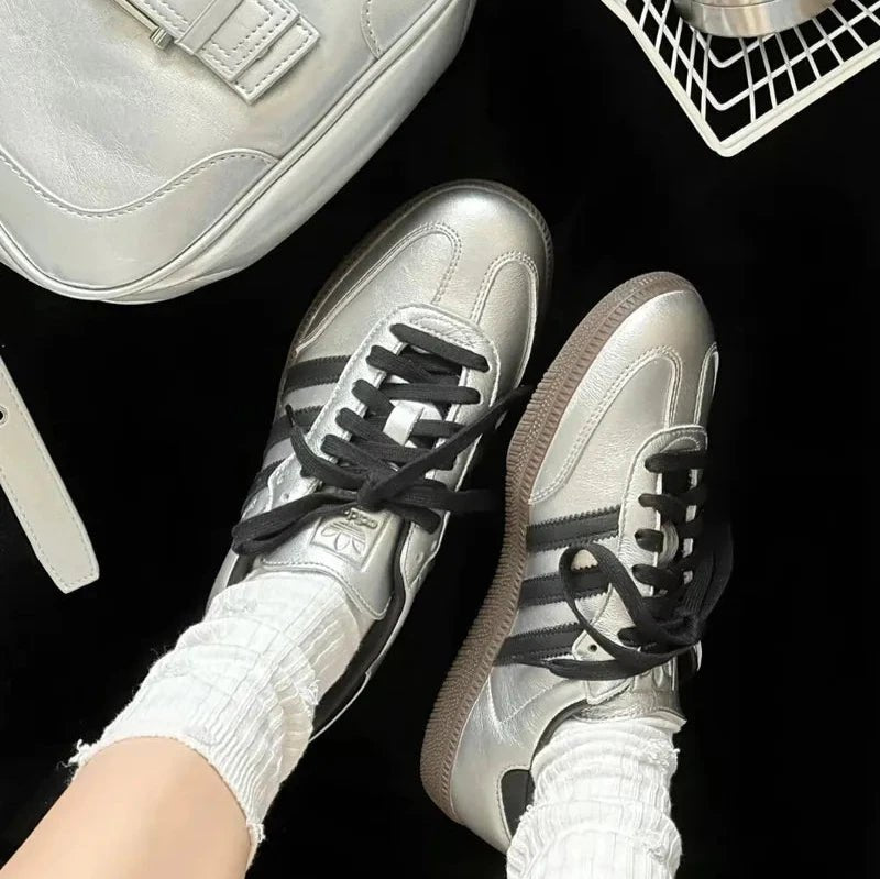 Adidas Samba OG Silver Metallic Black Gum  – sneaker autêntico da CollectKicks