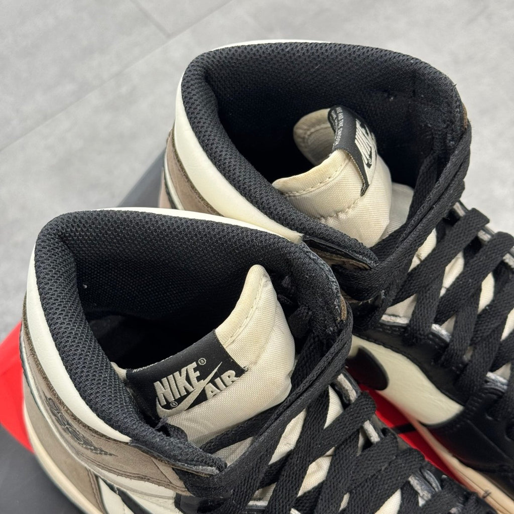 Air Jordan 1 Retro High Dark Mocha (41) - Usado  – sneaker autêntico da CollectKicks