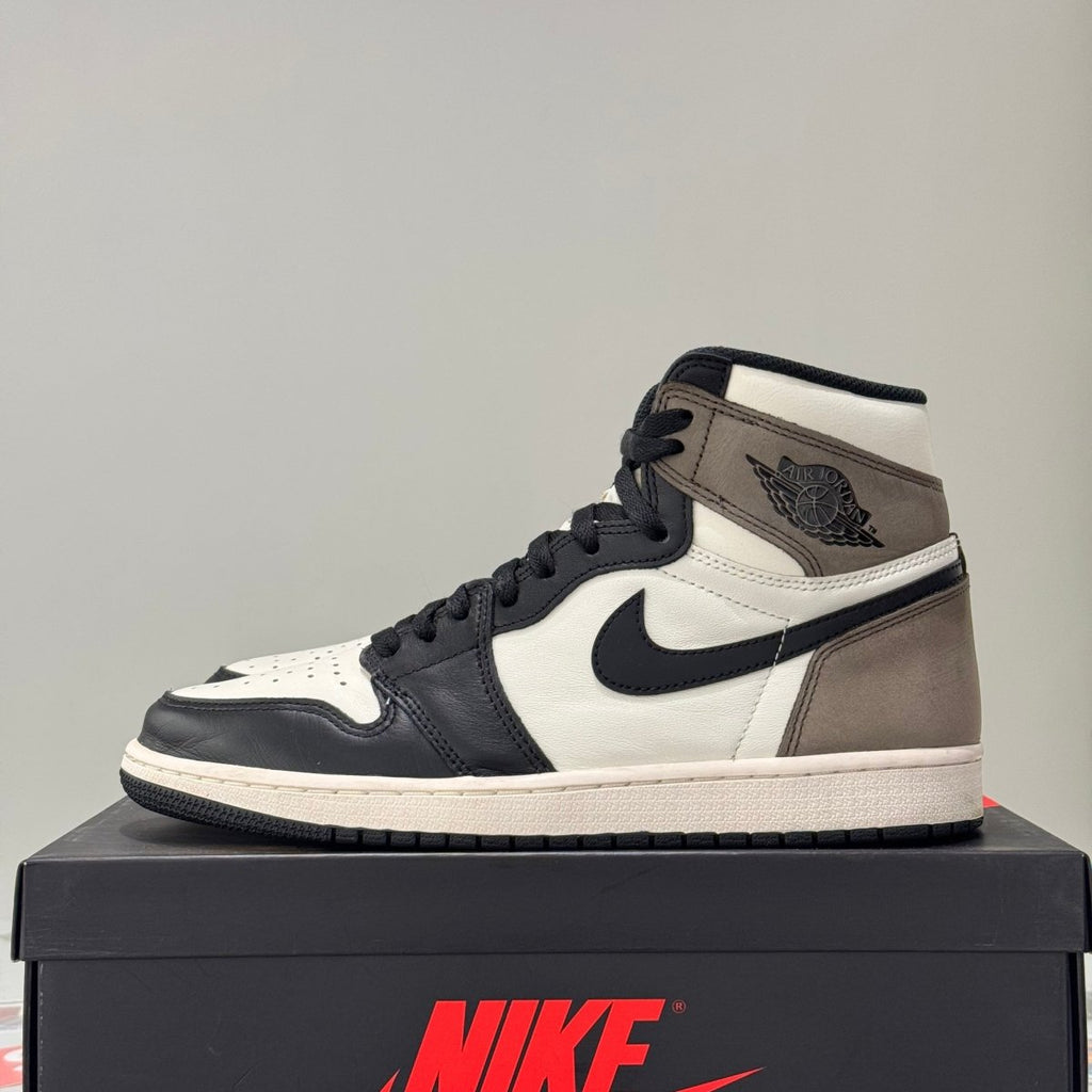 Air Jordan 1 Retro High Dark Mocha (43) - Usado  – sneaker autêntico da CollectKicks