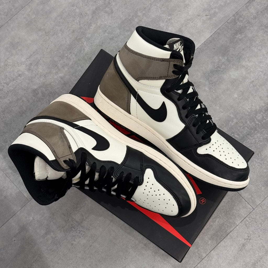 Air Jordan 1 Retro High Dark Mocha (43) - Usado  – sneaker autêntico da CollectKicks