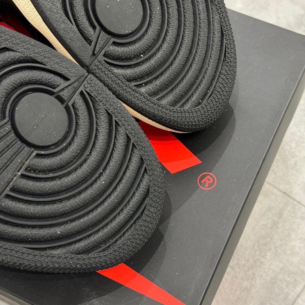 Air Jordan 1 Retro High Dark Mocha (43) - Usado  – sneaker autêntico da CollectKicks