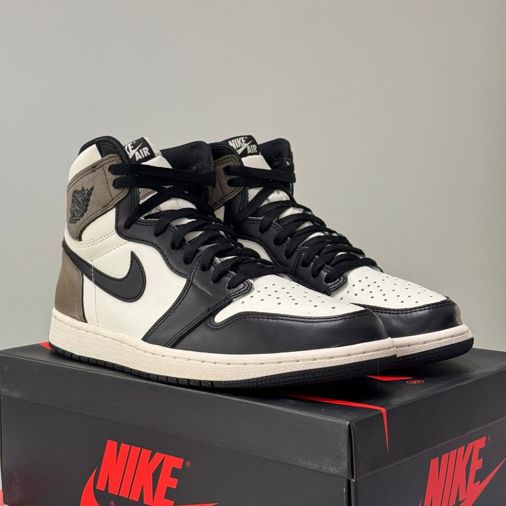 Air Jordan 1 Retro High Dark Mocha (43) - Usado  – sneaker autêntico da CollectKicks