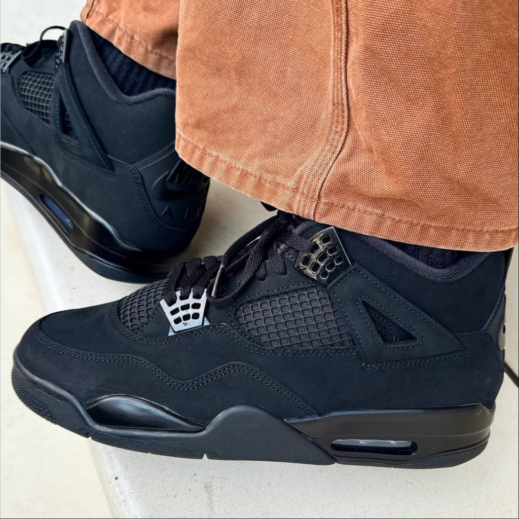 Air Jordan 4 Retro Black Cat (2025)  – sneaker autêntico da CollectKicks