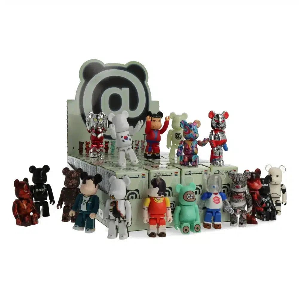Bearbrick Series 44 Sealed Case 100% (24 Blind Boxes)  – sneaker autêntico da CollectKicks