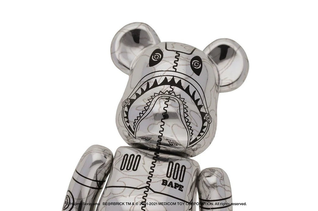 Bearbrick x BAPE x Hajime Sorayama Camo Shark 100% & 400% Set  – sneaker autêntico da CollectKicks