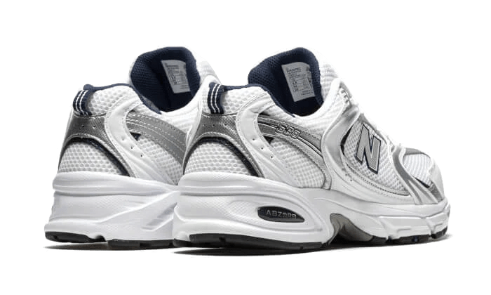 New Balance 530 White Silver Navy MR530SG – sneaker autêntico da CollectKicks