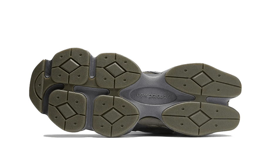 New Balance 9060 Blacktop Dark Moss  – sneaker autêntico da CollectKicks