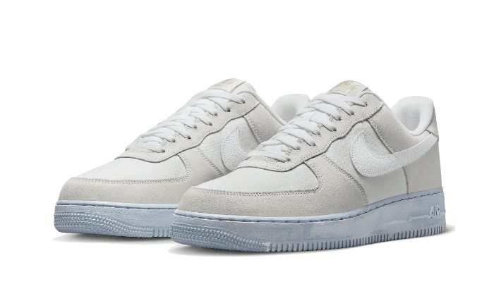 Nike Air Force 1 Low '07 LV8 EMB Summit White Blue Whisper  – sneaker autêntico da CollectKicks