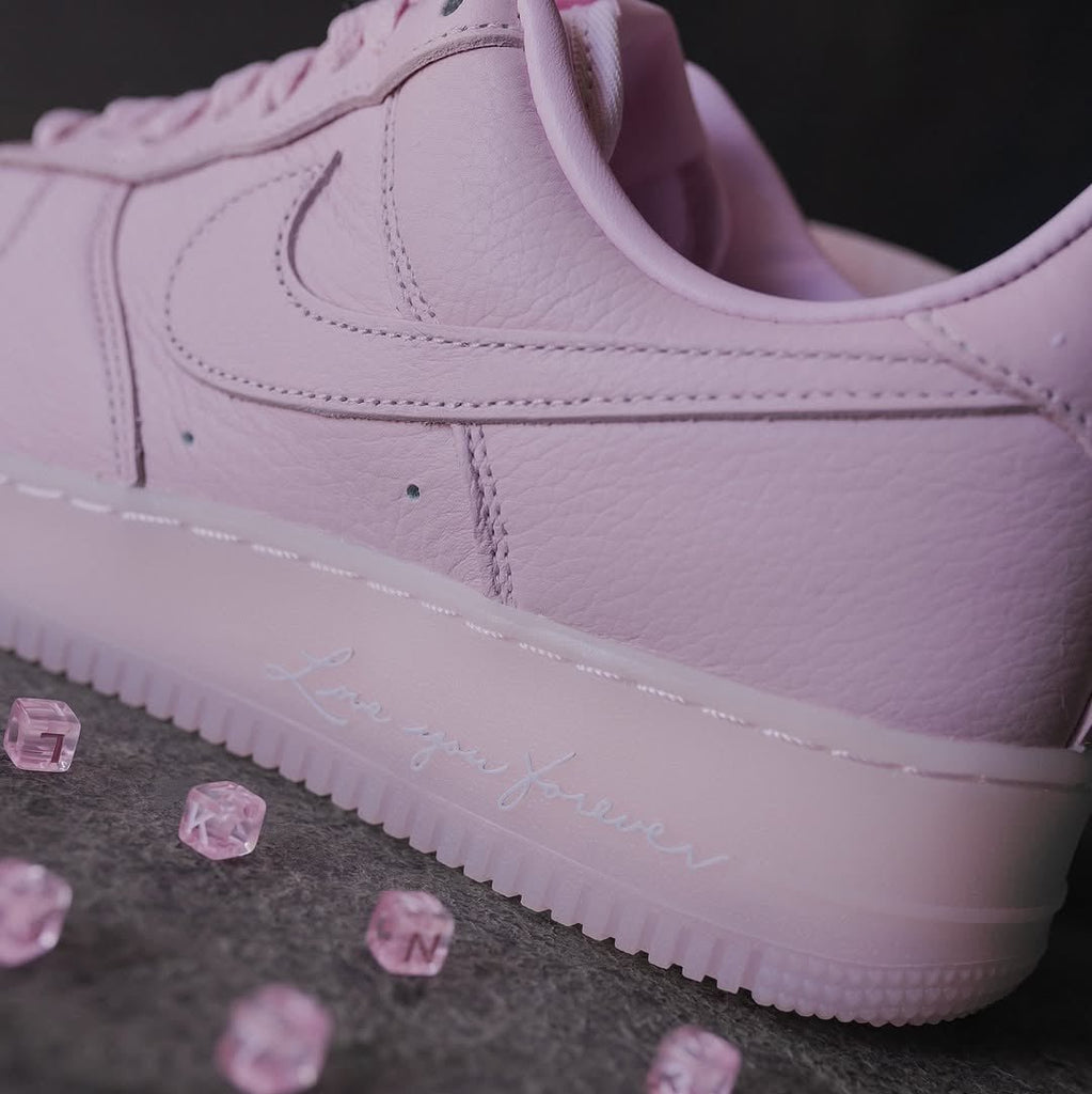 Nike Air Force 1 Low Drake NOCTA Certified Lover Boy Pink Foam  – sneaker autêntico da CollectKicks