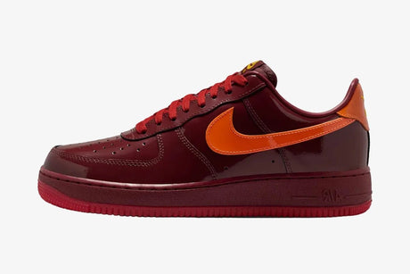 Nike Air Force 1 Low Patent Leather Dark Team Red Safety Orange  – sneaker autêntico da CollectKicks