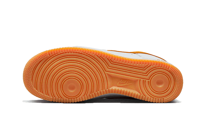 Nike Air Force 1 Low Retro QS Color Of The Month White University Gold  – sneaker autêntico da CollectKicks