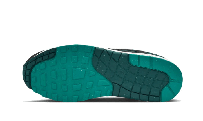 Nike Air Max 1 LeBron James Liverpool F.C.  – sneaker autêntico da CollectKicks