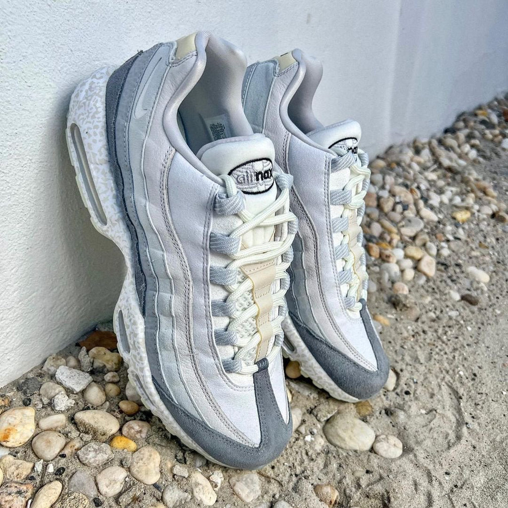 Nike Air Max 95 Light Bone GID  – sneaker autêntico da CollectKicks