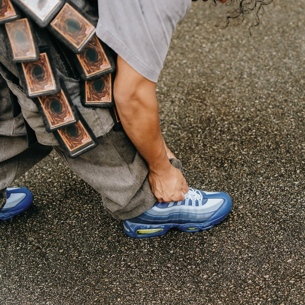 Nike Air Max 95 QS YGO II7404-400 – sneaker autêntico da CollectKicks