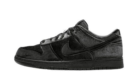 Nike Dunk Low Dover Street Market Triple Black Velvet  – sneaker autêntico da CollectKicks