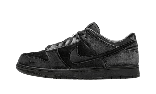 Nike Dunk Low Dover Street Market Triple Black Velvet  – sneaker autêntico da CollectKicks