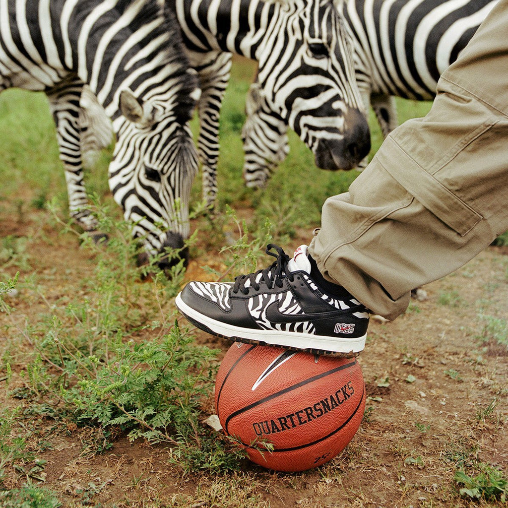 Nike SB Dunk Low OG QS Quartersnacks Zebra  – sneaker autêntico da CollectKicks